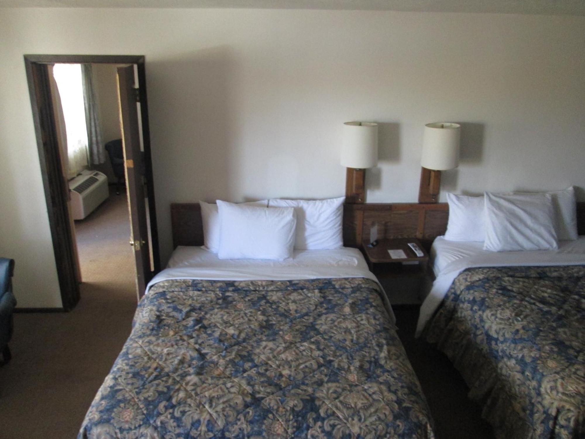 Jim Butler Inn & Suites Тонопа Номер фото
